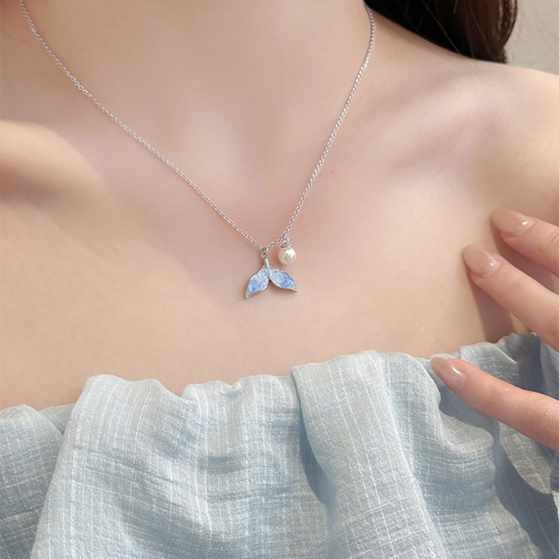 Ice Blue Fish Tail Pearl Necklace - Summer Vacation Clavicle Chain for Women, Heart Design, Versatile Temperament Accessory 2025 Ice Blue Fish Tail Pearl Necklace - Summer Vacation Clavicle Chain for Women, Heart Design, Versatile Temperament Accessory 2025