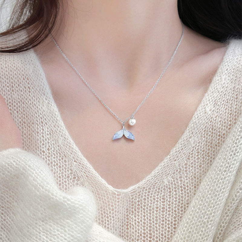 Ice Blue Fish Tail Pearl Necklace - Summer Vacation Clavicle Chain for Women, Heart Design, Versatile Temperament Accessory 2025 Ice Blue Fish Tail Pearl Necklace - Summer Vacation Clavicle Chain for Women, Heart Design, Versatile Temperament Accessory 2025