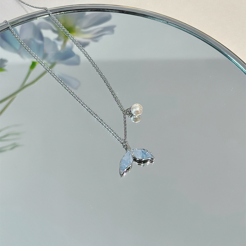 Ice Blue Fish Tail Pearl Necklace - Summer Vacation Clavicle Chain for Women, Heart Design, Versatile Temperament Accessory 2025