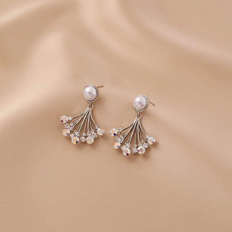 Imitation Pearl Fan-Shaped Drop Earrings for Women, Exquisite Crystal and Diamond Accents, Unique High-End Fashion Jewelry