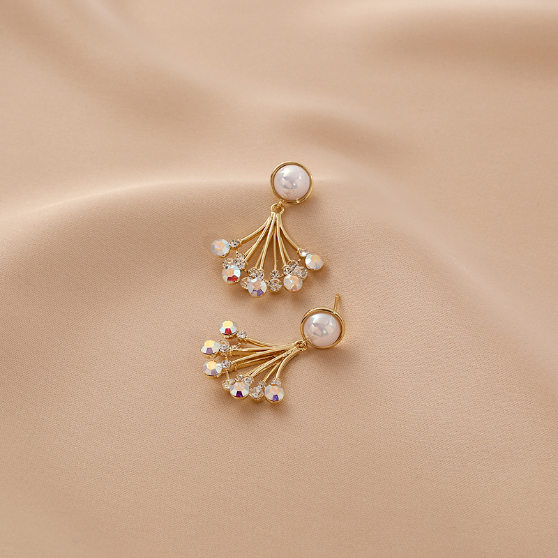 Imitation Pearl Fan-Shaped Drop Earrings for Women, Exquisite Crystal and Diamond Accents, Unique High-End Fashion Jewelry Imitation Pearl Fan-Shaped Drop Earrings for Women, Exquisite Crystal and Diamond Accents, Unique High-End Fashion Jewelry