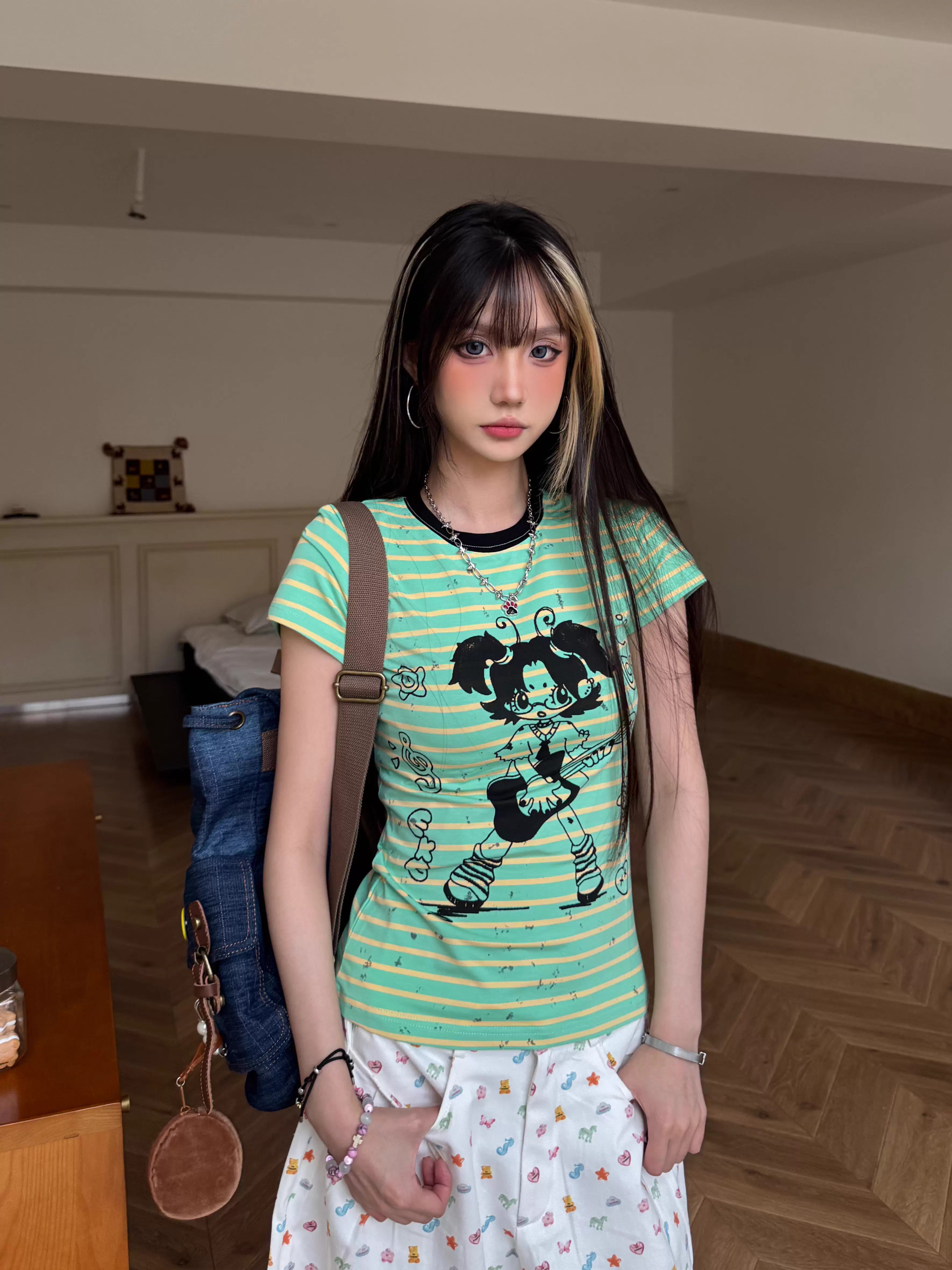 Indie Rock Girl Printed Striped Short Slim Fit T-Shirt for Women - Summer Green Shoulder Tee - Casual 90s Style