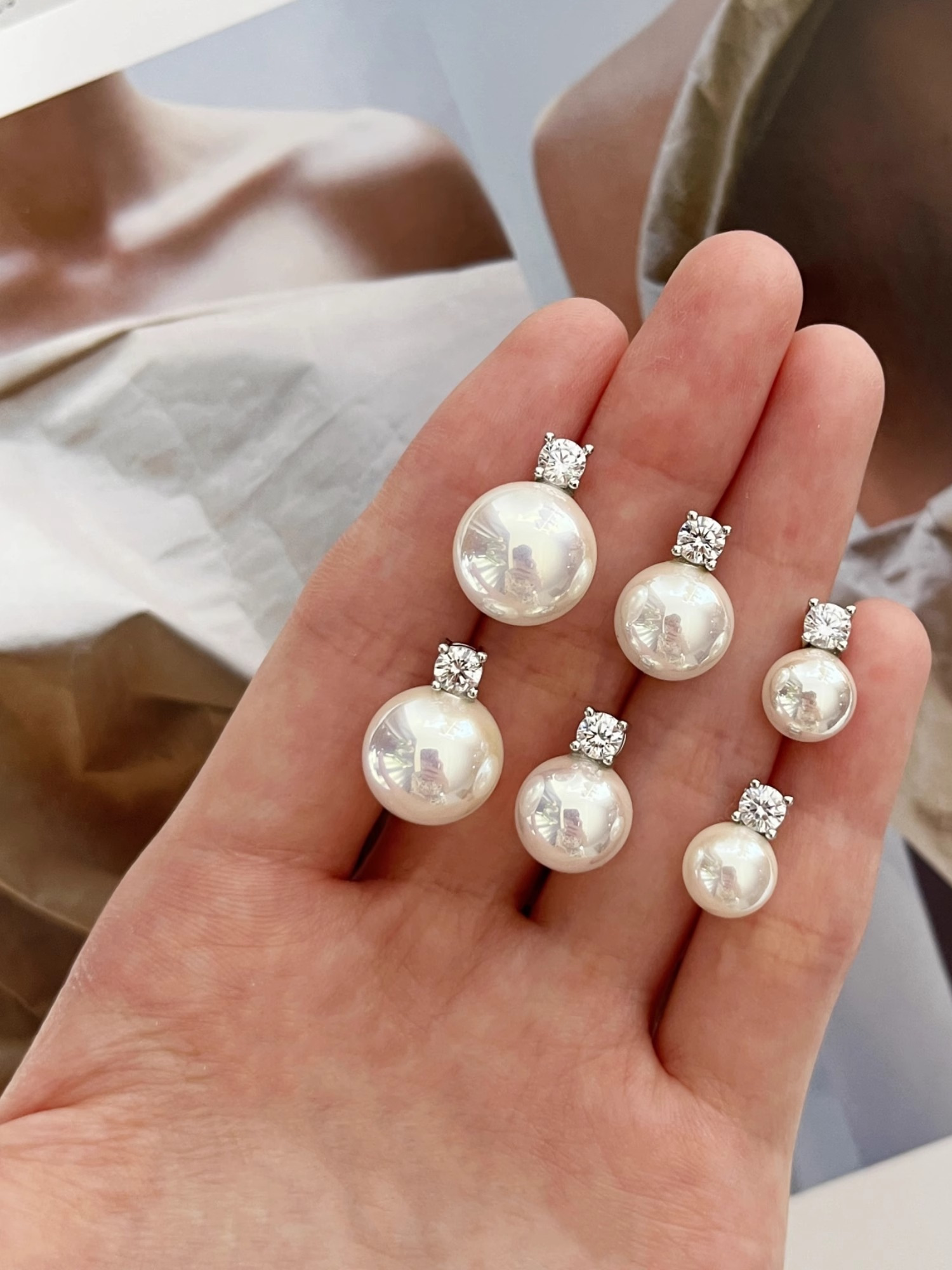 Iridescent Princess Earrings with Mirror Surface and Artificial Pearls - Elegant Seawater Inspired Design Iridescent Princess Earrings with Mirror Surface and Artificial Pearls - Elegant Seawater Inspired Design