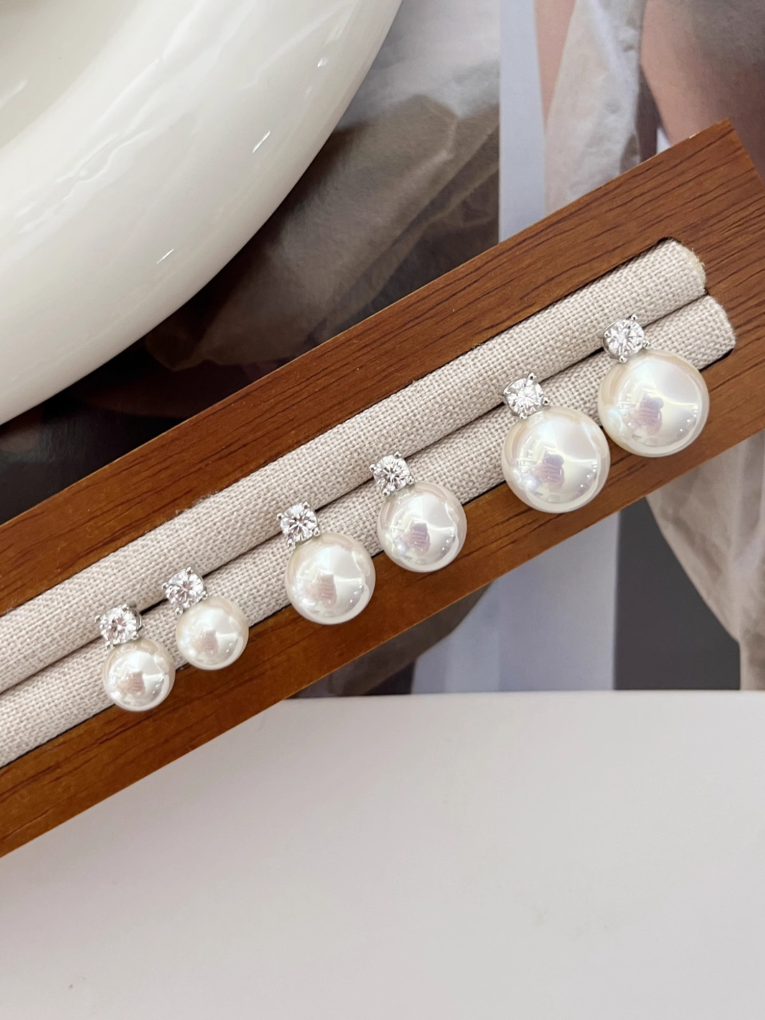 Iridescent Princess Earrings with Mirror Surface and Artificial Pearls - Elegant Seawater Inspired Design Iridescent Princess Earrings with Mirror Surface and Artificial Pearls - Elegant Seawater Inspired Design