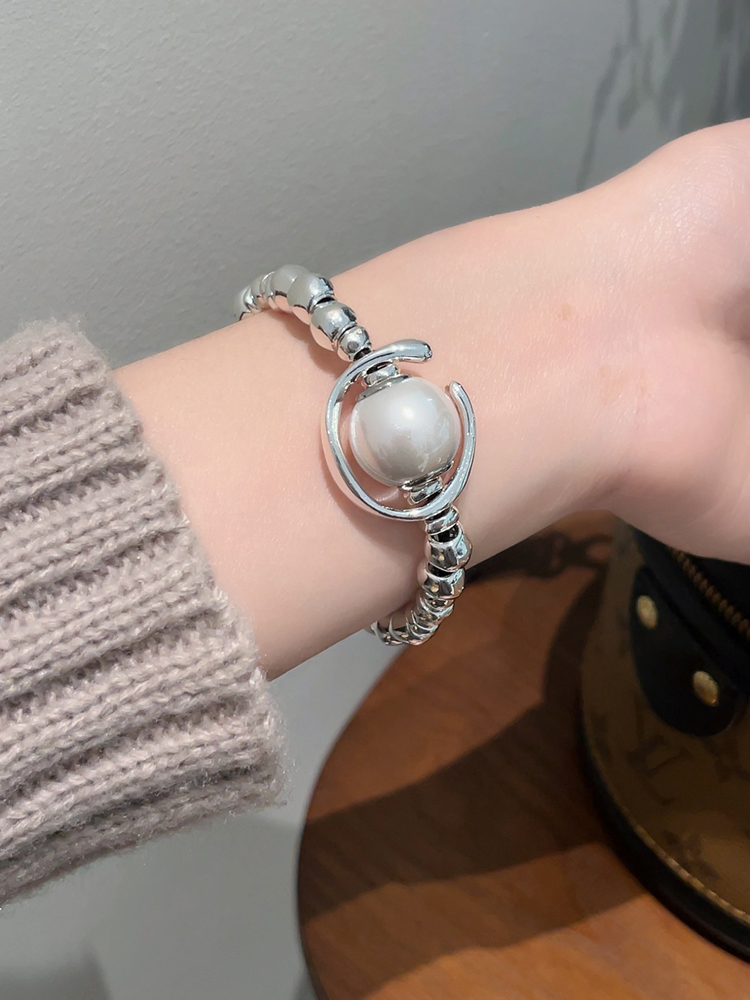 Irregular Leather Rope Multi-Layer Beaded Bracelet with Key Pearl for Women - High-End Fashion Wristband Irregular Leather Rope Multi-Layer Beaded Bracelet with Key Pearl for Women - High-End Fashion Wristband