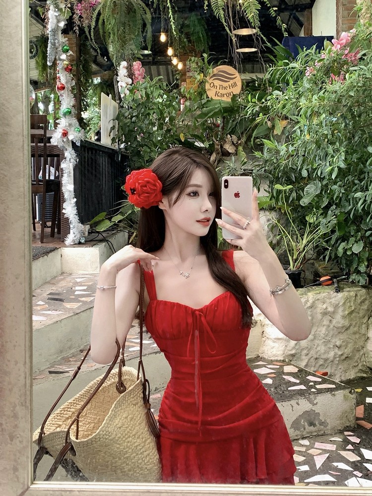 Irregular Strap Dress for Women, Waist-Cinching, Elegant Ruffle Hem, Sexy Short Skirt for Beach Vacation, Autumn & Summer Style Irregular Strap Dress for Women, Waist-Cinching, Elegant Ruffle Hem, Sexy Short Skirt for Beach Vacation, Autumn & Summer Style