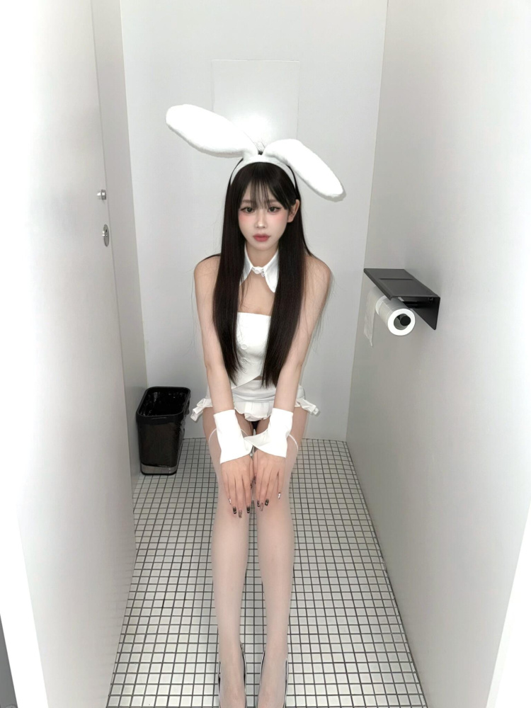 Irregular Strapless Camisole Top and Slim-Fit Bodycon Mini Skirt Set for Women - Summer Sweet and Spicy Style Irregular Strapless Camisole Top and Slim-Fit Bodycon Mini Skirt Set for Women - Summer Sweet and Spicy Style