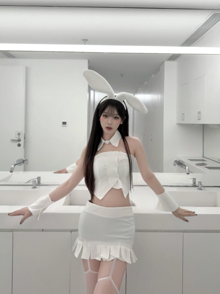 Irregular Strapless Camisole Top and Slim-Fit Bodycon Mini Skirt Set for Women - Summer Sweet and Spicy Style Irregular Strapless Camisole Top and Slim-Fit Bodycon Mini Skirt Set for Women - Summer Sweet and Spicy Style