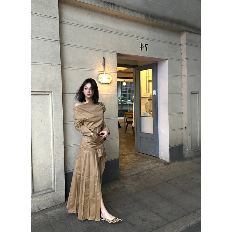 Khaki Off-Shoulder Irregular Pleated Dress with Thigh Cutout - Spicy Girl Fashion Inspired by Y2K and Korean Style