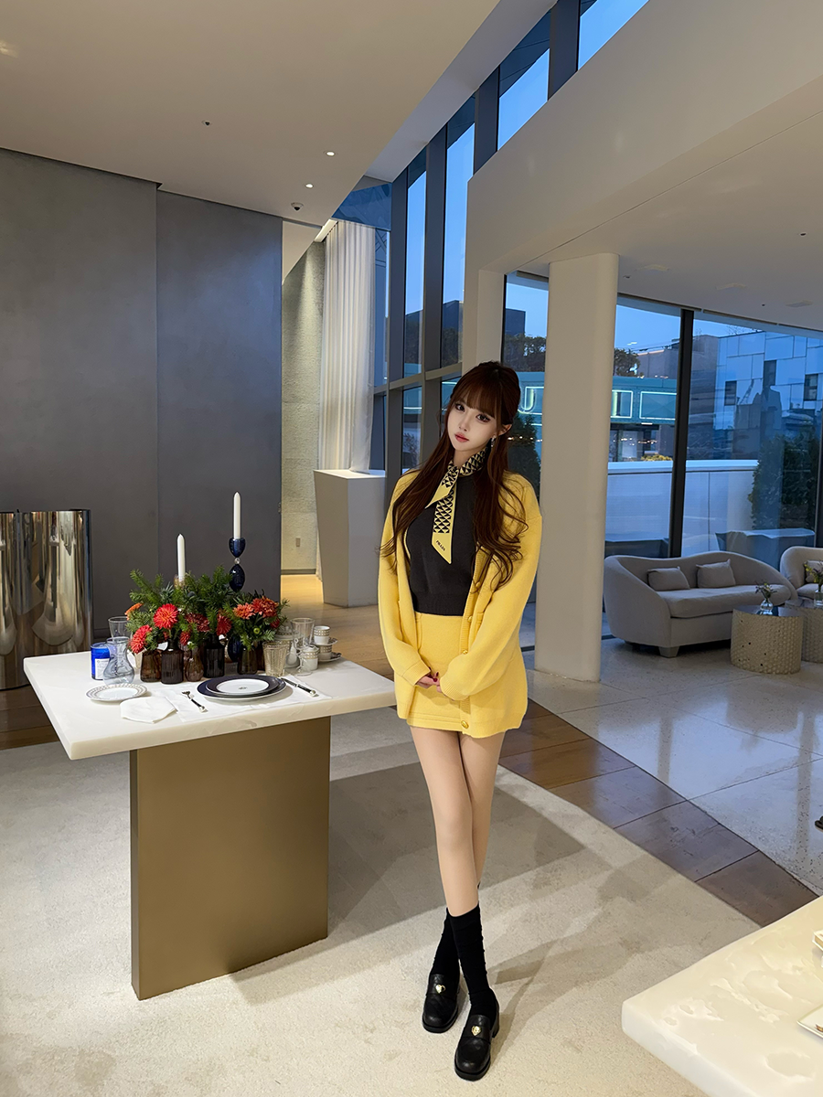 Knitted Two-Piece Set for Women - Artistic Jacket and Short Skirt - Spring 2025 Fashion Trend Knitted Two-Piece Set for Women - Artistic Jacket and Short Skirt - Spring 2025 Fashion Trend