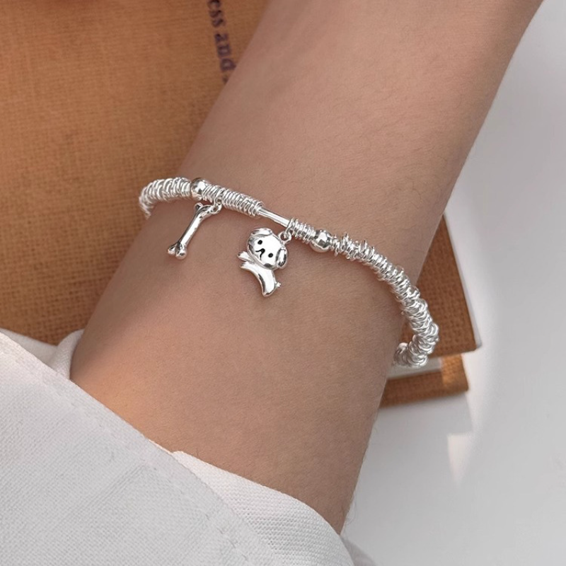 Korean and Japanese Style Small Dog Bone Pendant Bracelet for Women - Lightweight Luxury Design, High-Quality Fashion Accessory