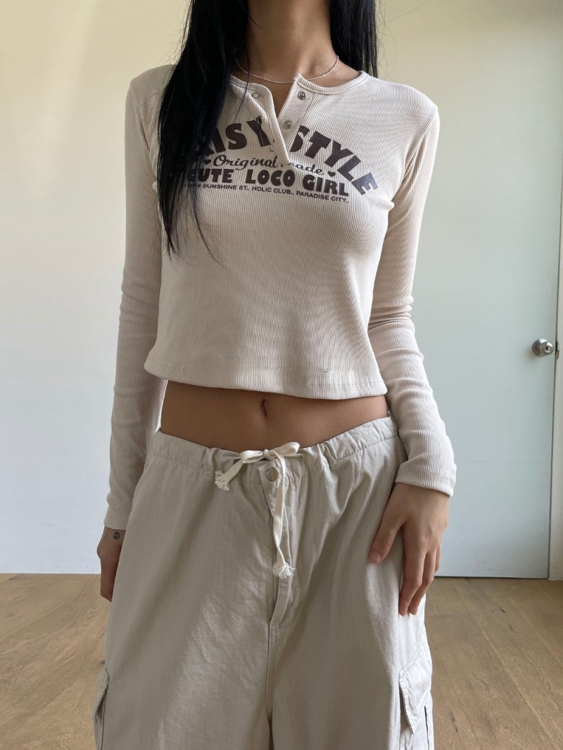 Korean Minimalist Ribbed Long Sleeve T-shirt with Letter Print, Slim Fit, Half-Open Collar, Versatile Commuter Style Korean Minimalist Ribbed Long Sleeve T-shirt with Letter Print, Slim Fit, Half-Open Collar, Versatile Commuter Style