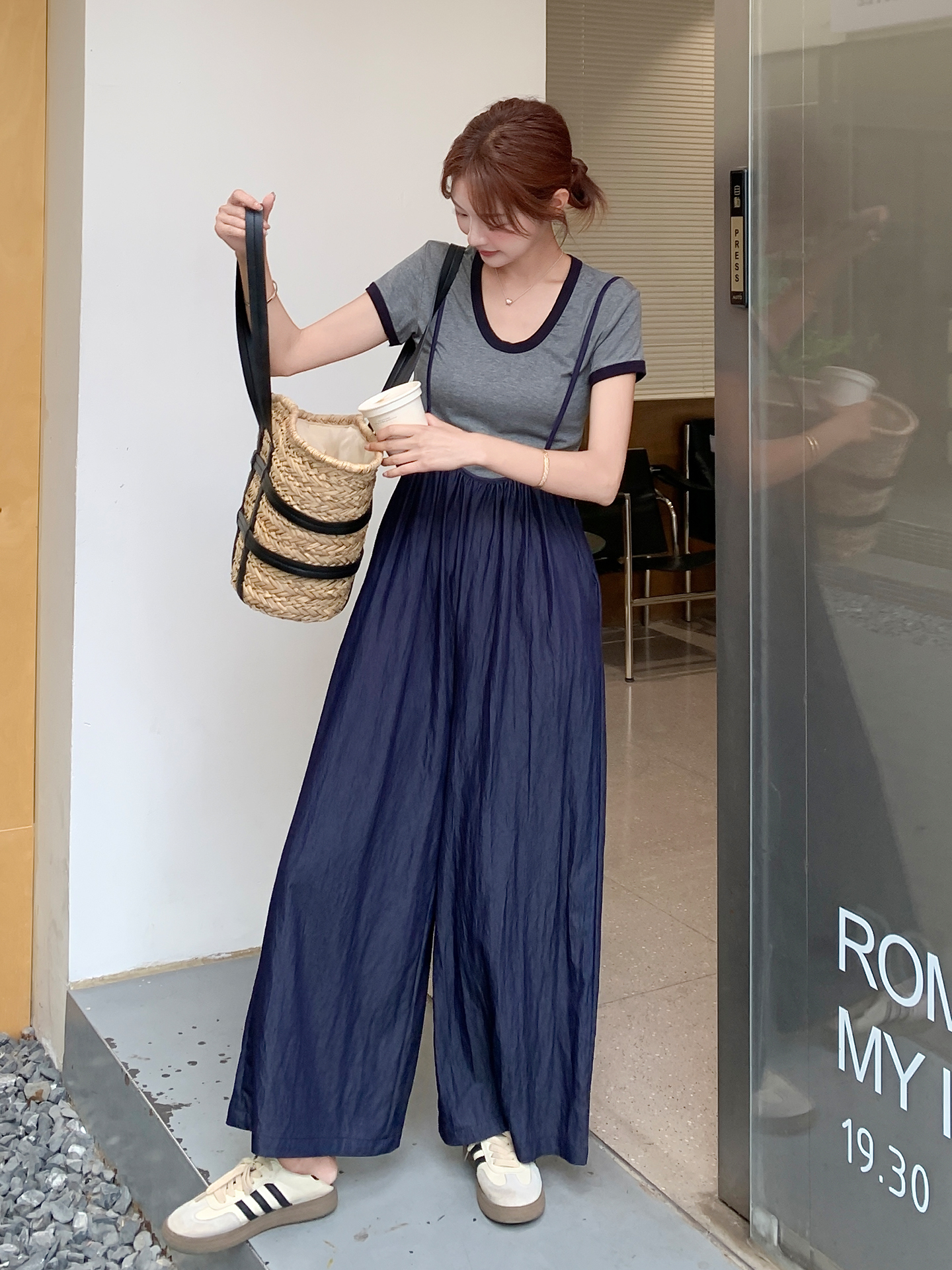 Korean Style 2025 Summer Women's Round Neck Camisole & Wide-Leg Pants Set - Trendy Two-Piece Outfit for Effortless Chic Look Korean Style 2025 Summer Women's Round Neck Camisole & Wide-Leg Pants Set - Trendy Two-Piece Outfit for Effortless Chic Look