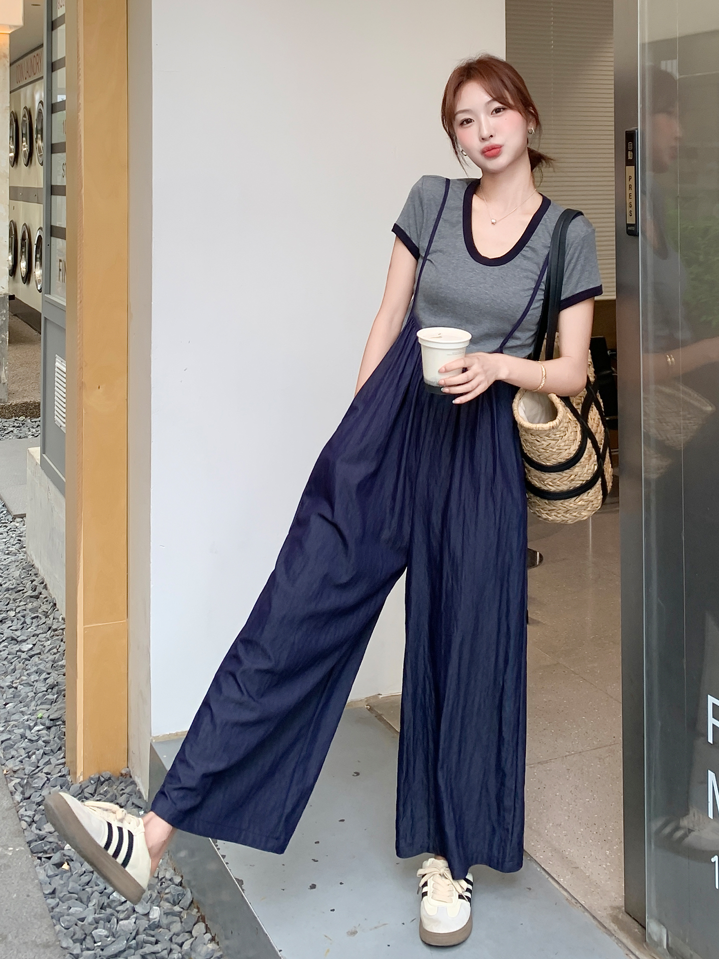 Korean Style 2025 Summer Women's Round Neck Camisole & Wide-Leg Pants Set - Trendy Two-Piece Outfit for Effortless Chic Look Korean Style 2025 Summer Women's Round Neck Camisole & Wide-Leg Pants Set - Trendy Two-Piece Outfit for Effortless Chic Look