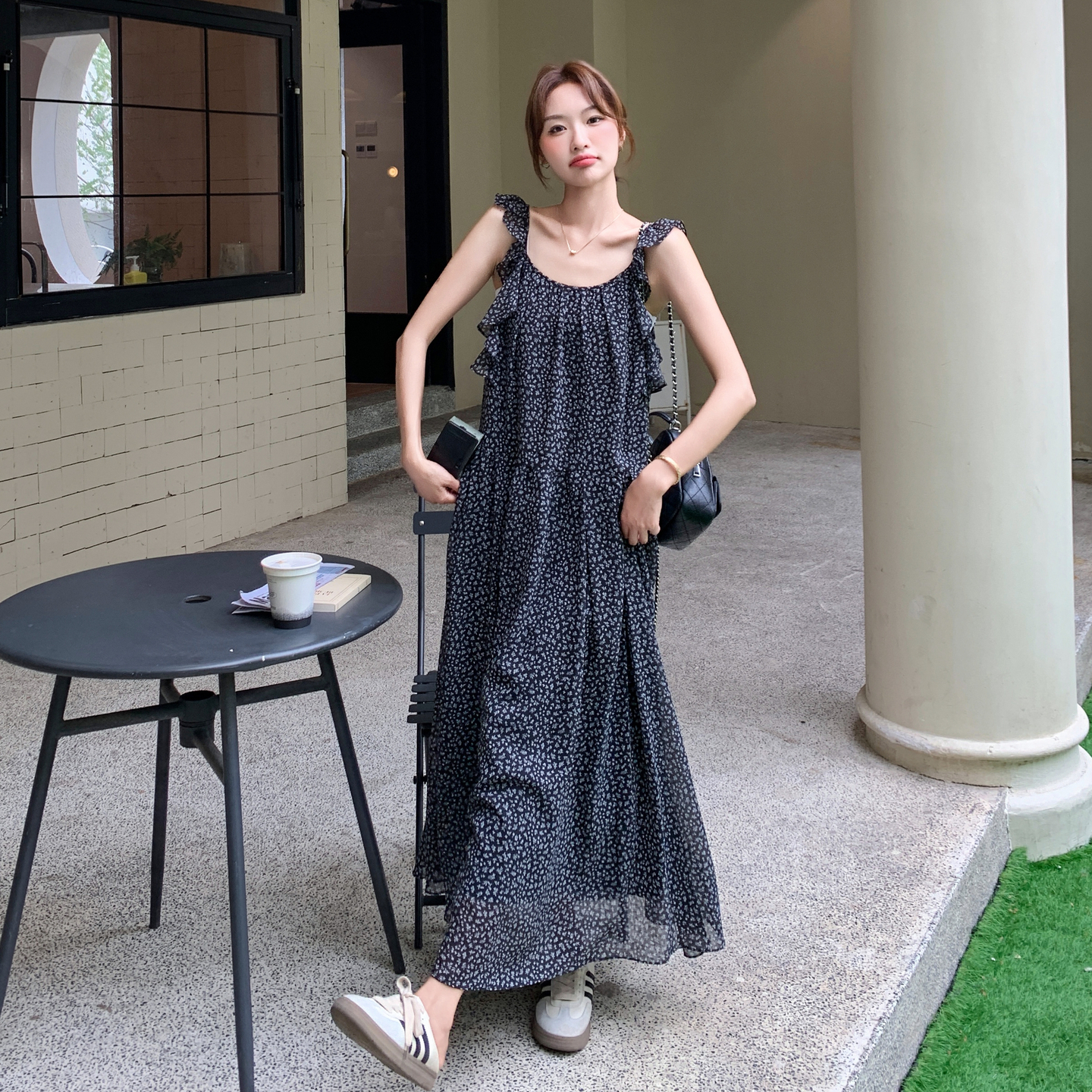Korean Style Black Floral Spaghetti Strap Dress with Ruffled Splicing - Trendy Age-Reducing Long Skirt for Summer 2025