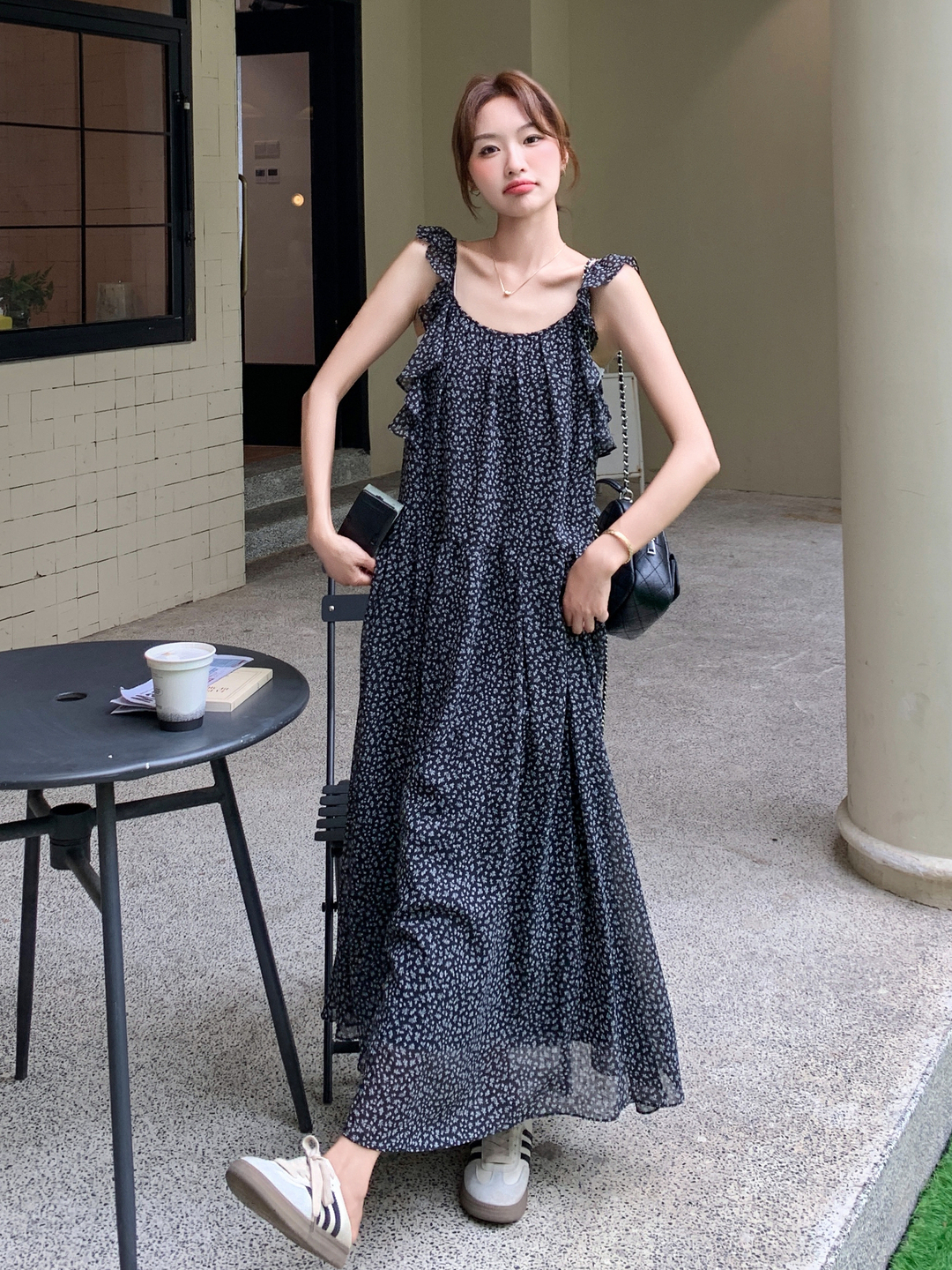 Korean Style Black Floral Spaghetti Strap Dress with Ruffled Splicing - Trendy Age-Reducing Long Skirt for Summer 2025