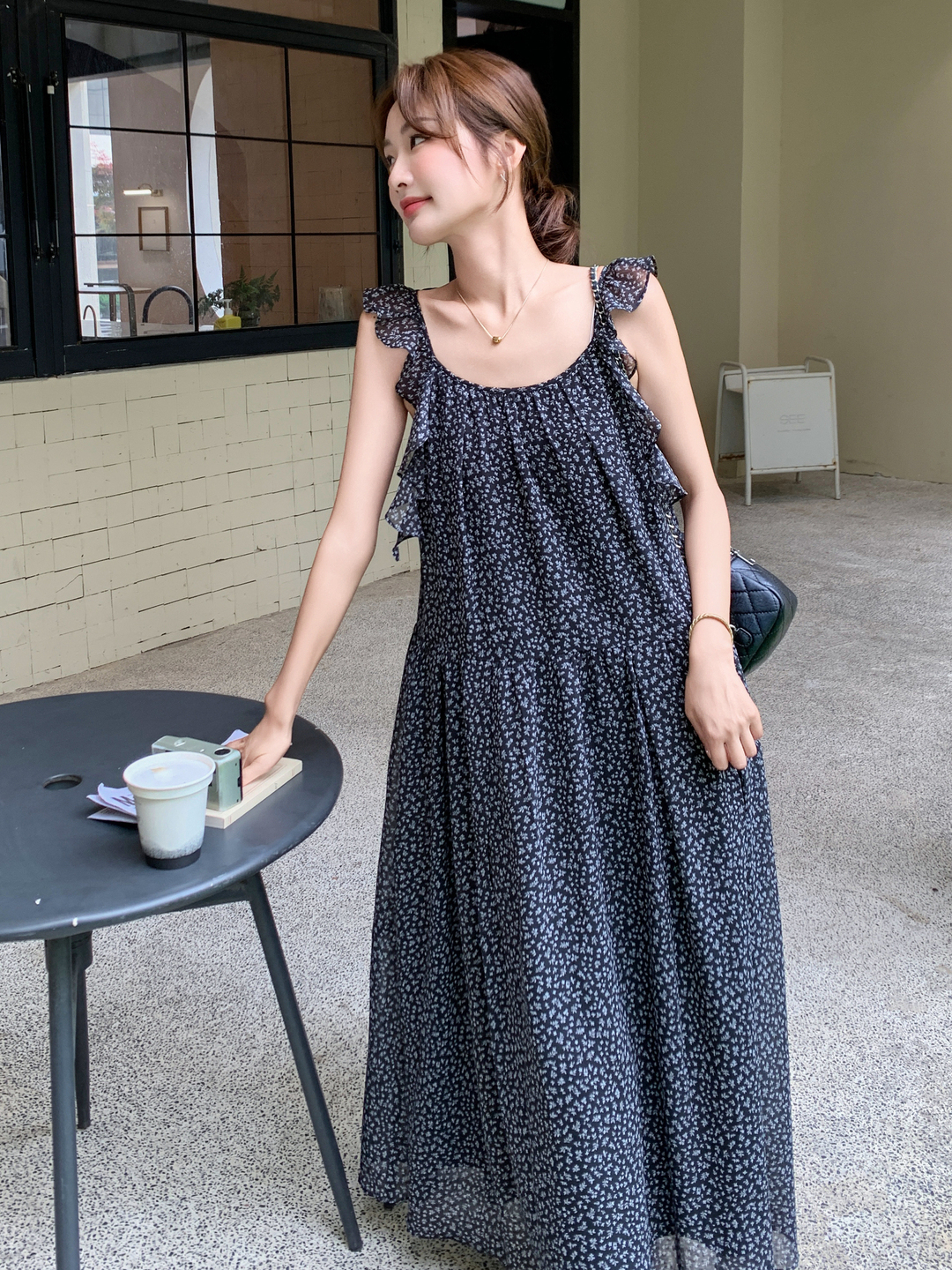Korean Style Black Floral Spaghetti Strap Dress with Ruffled Splicing - Trendy Age-Reducing Long Skirt for Summer 2025 Korean Style Black Floral Spaghetti Strap Dress with Ruffled Splicing - Trendy Age-Reducing Long Skirt for Summer 2025