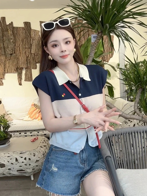 Korean-Style Color-Blocked Striped Sleeveless Shirt for Women - 2025 Summer Fashion Versatile Thin Knitted Top Korean-Style Color-Blocked Striped Sleeveless Shirt for Women - 2025 Summer Fashion Versatile Thin Knitted Top