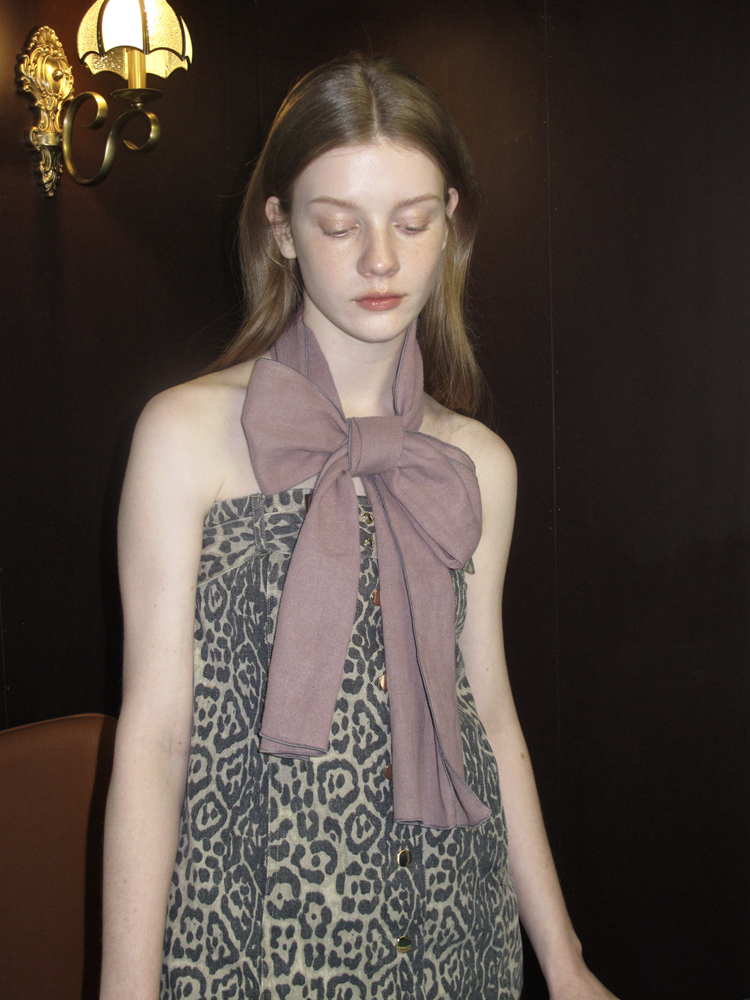 Korean-Style Color-Blocking Scarf for Women - Versatile Neck Warmer, Fashionable Spring Accessory, Unique Design