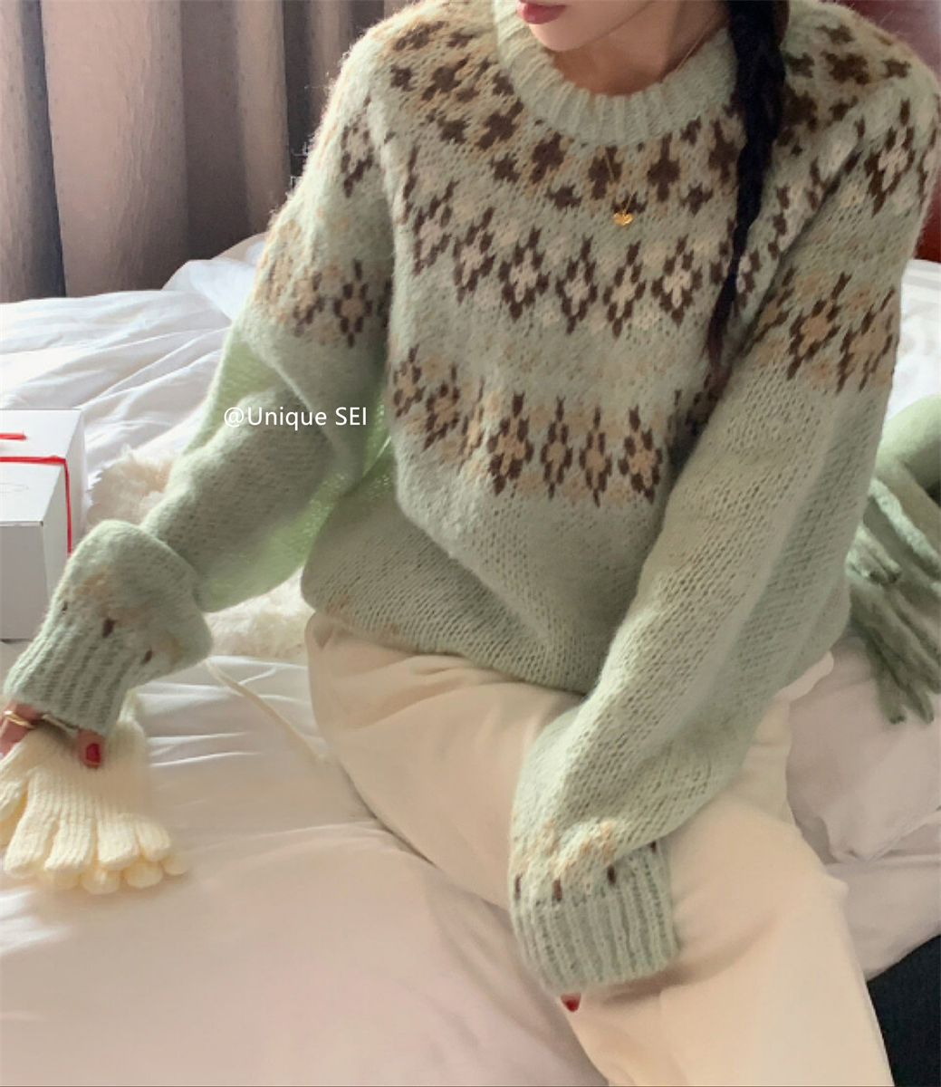 Korean Style Cream Knitted Sweater with Diamond Pattern, Casual Round Neck Pullover, Unique Low-Saturation Warm Fashion Top