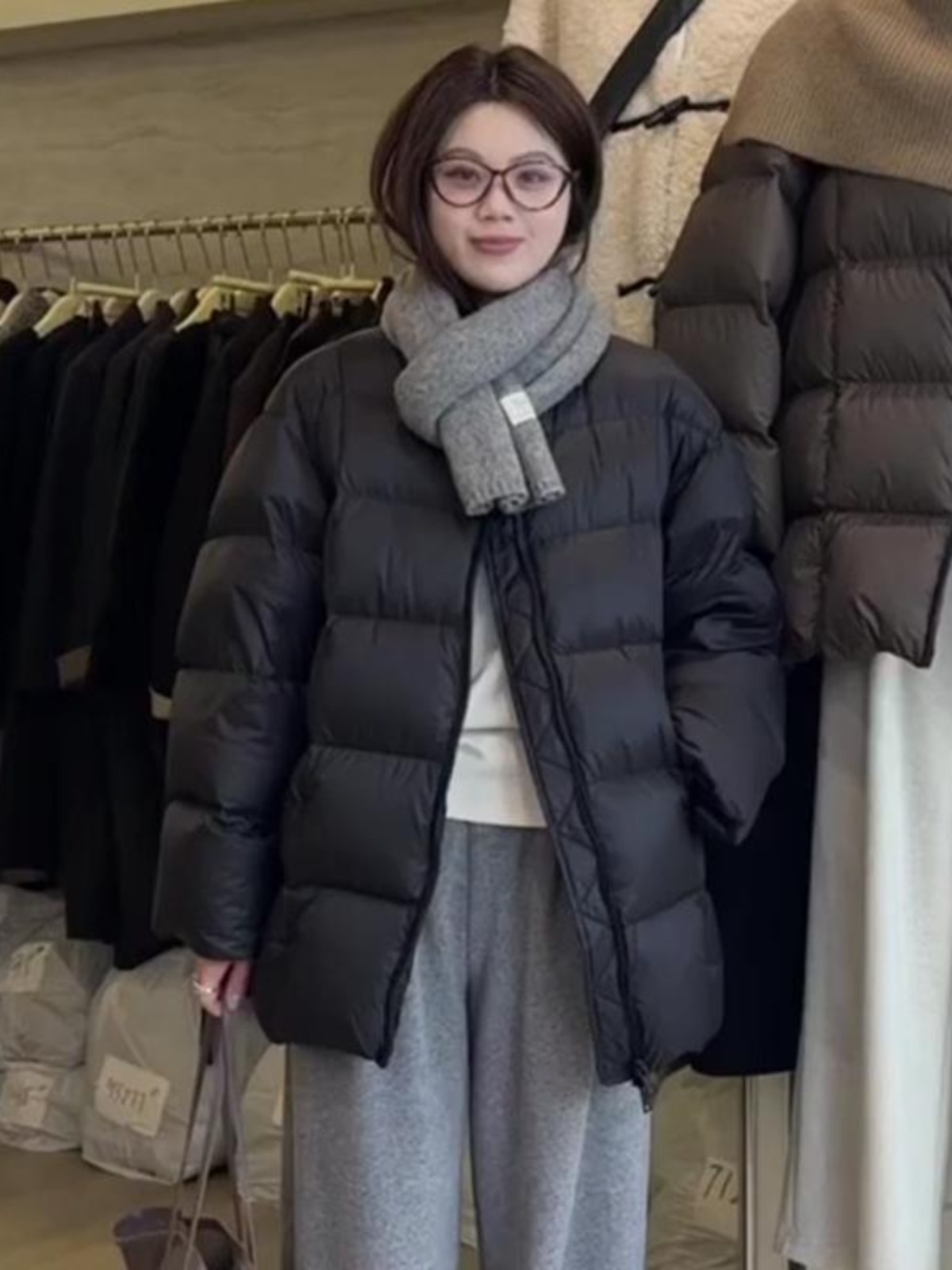 Korean-Style High-End Casual Mid-Length Women's Down Cotton Coat - Stylish Elegant Stand Collar Jacket for Winter 2025 Korean-Style High-End Casual Mid-Length Women's Down Cotton Coat - Stylish Elegant Stand Collar Jacket for Winter 2025