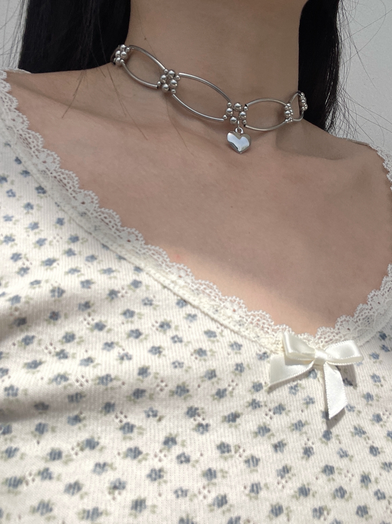 Korean Style High-End Minimalist Chain Heart Pendant Necklace - Versatile Gentle Choker for Instagram Aesthetic and Clavicle Styling
