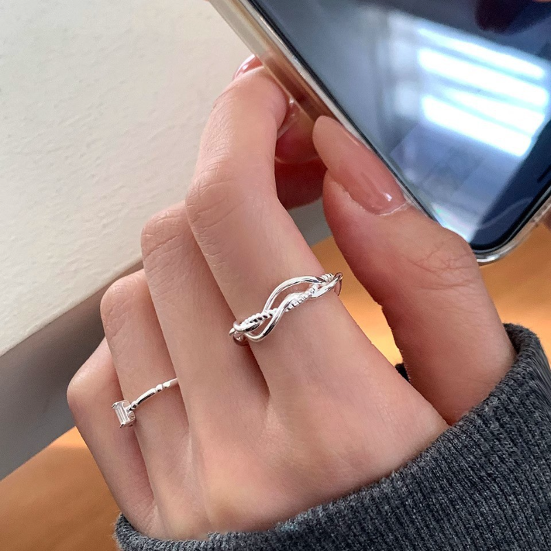 Korean Style Intricate Intertwined Ring for Women - 2025 High-End Light Luxury Versatile Finger Ring Korean Style Intricate Intertwined Ring for Women - 2025 High-End Light Luxury Versatile Finger Ring
