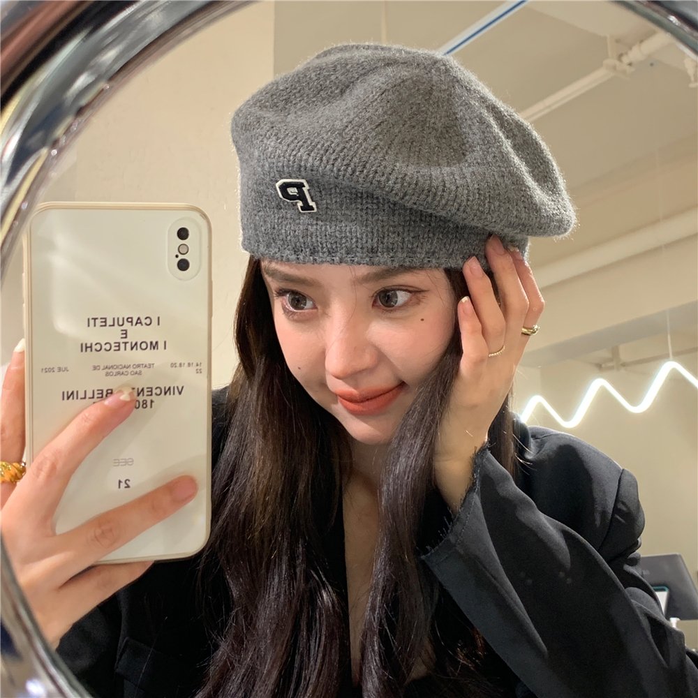 Korean-Style Knitted Wool Beret Hat for Women - Elastic Autumn/Winter Painter's Hat with Letter Design