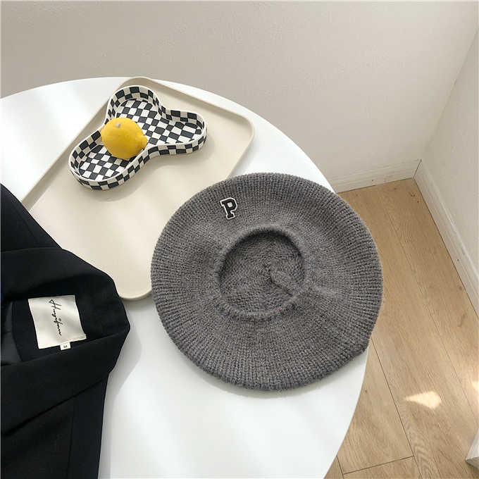 Korean-Style Knitted Wool Beret Hat for Women - Elastic Autumn/Winter Painter's Hat with Letter Design
