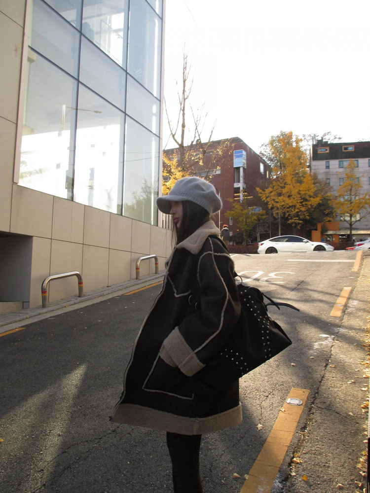 Korean Style Large Capacity Black Shoulder Bag with Retro Rivets - Versatile Motorcycle Commuter Tote for Trendy Outfits Korean Style Large Capacity Black Shoulder Bag with Retro Rivets - Versatile Motorcycle Commuter Tote for Trendy Outfits