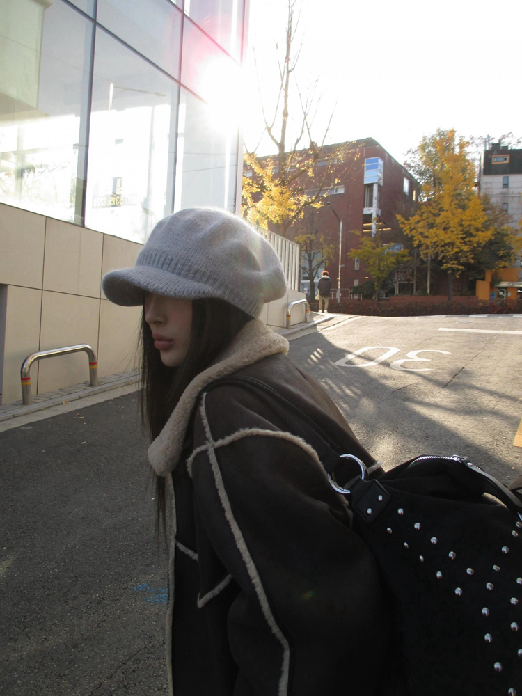 Korean Style Large Capacity Black Shoulder Bag with Retro Rivets - Versatile Motorcycle Commuter Tote for Trendy Outfits Korean Style Large Capacity Black Shoulder Bag with Retro Rivets - Versatile Motorcycle Commuter Tote for Trendy Outfits