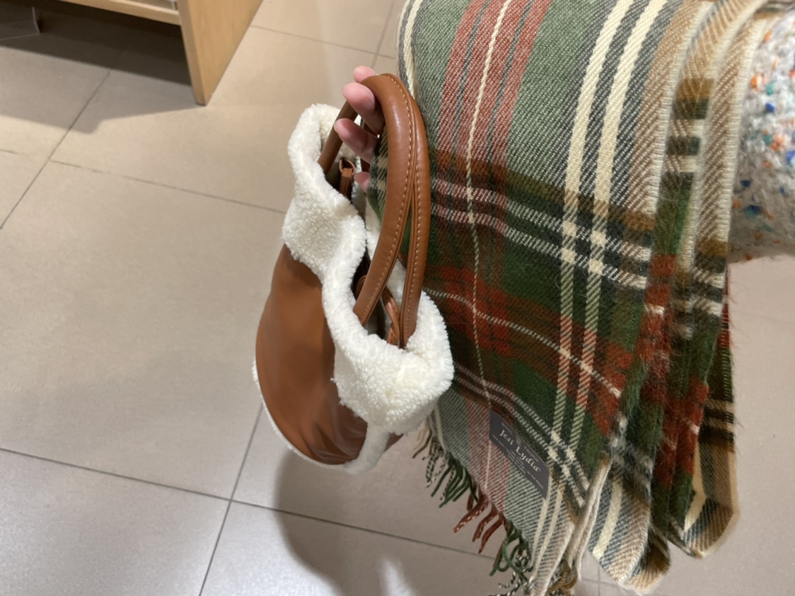 Korean Style Large Faux Wool Scarf for New Year in Trendy Colors - Soft & Stylish Winter Accessory Korean Style Large Faux Wool Scarf for New Year in Trendy Colors - Soft & Stylish Winter Accessory