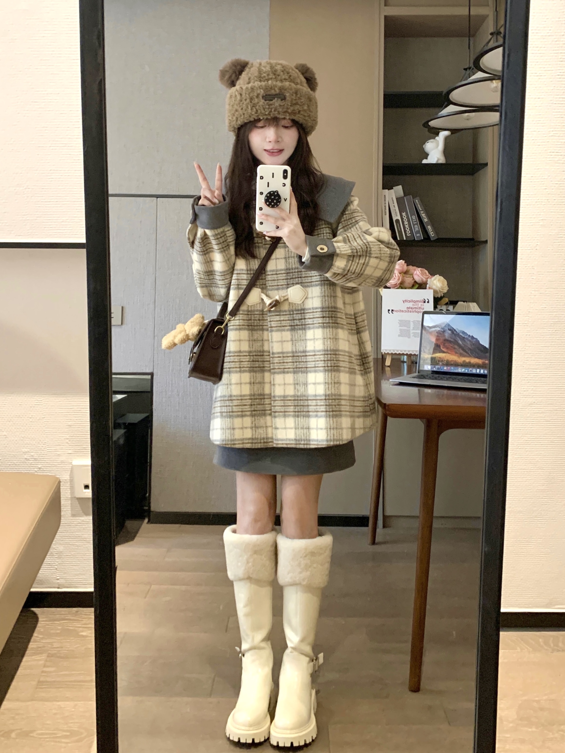 Korean-Style Mid-Length Slimming Gray Wool Coat Set for Women - Soft, Thick, and Warm for Early Spring Fashion