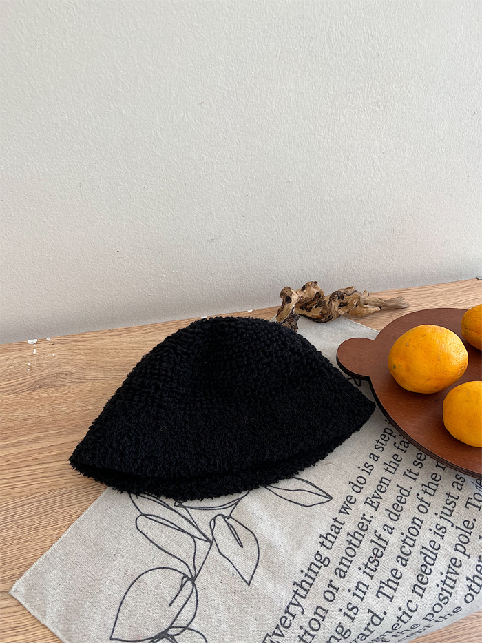 Korean-Style Minimalist Fluffy Texture Fisherman's Hat for Women – Casual and Versatile Bucket Hat Trend for Autumn and Winter Korean-Style Minimalist Fluffy Texture Fisherman's Hat for Women – Casual and Versatile Bucket Hat Trend for Autumn and Winter