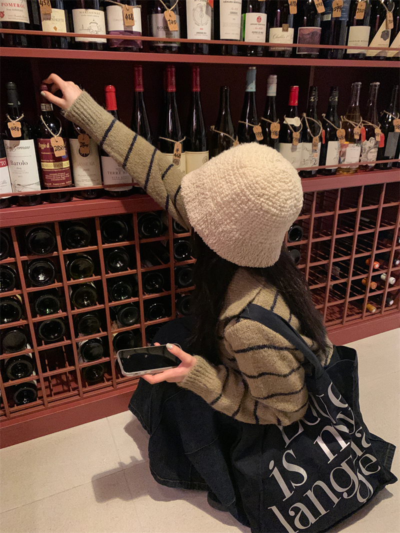 Korean-Style Minimalist Fluffy Texture Fisherman's Hat for Women – Casual and Versatile Bucket Hat Trend for Autumn and Winter Korean-Style Minimalist Fluffy Texture Fisherman's Hat for Women – Casual and Versatile Bucket Hat Trend for Autumn and Winter