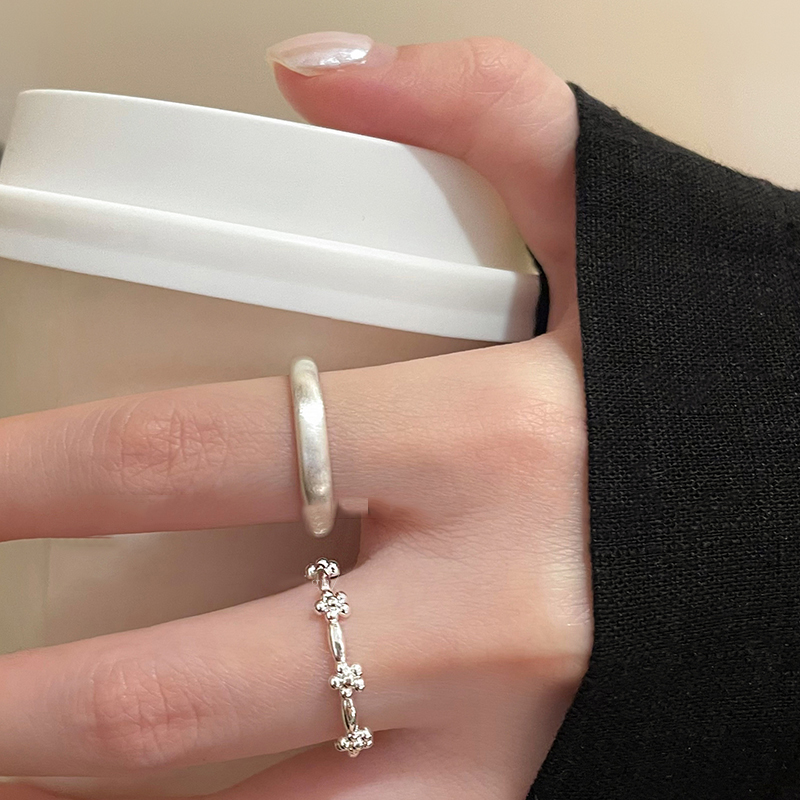 Korean-Style Minimalist Fresh Flower Ring - Versatile Brushed Plain Band for Women - 2025 Niche Design Index Finger Ring Korean-Style Minimalist Fresh Flower Ring - Versatile Brushed Plain Band for Women - 2025 Niche Design Index Finger Ring