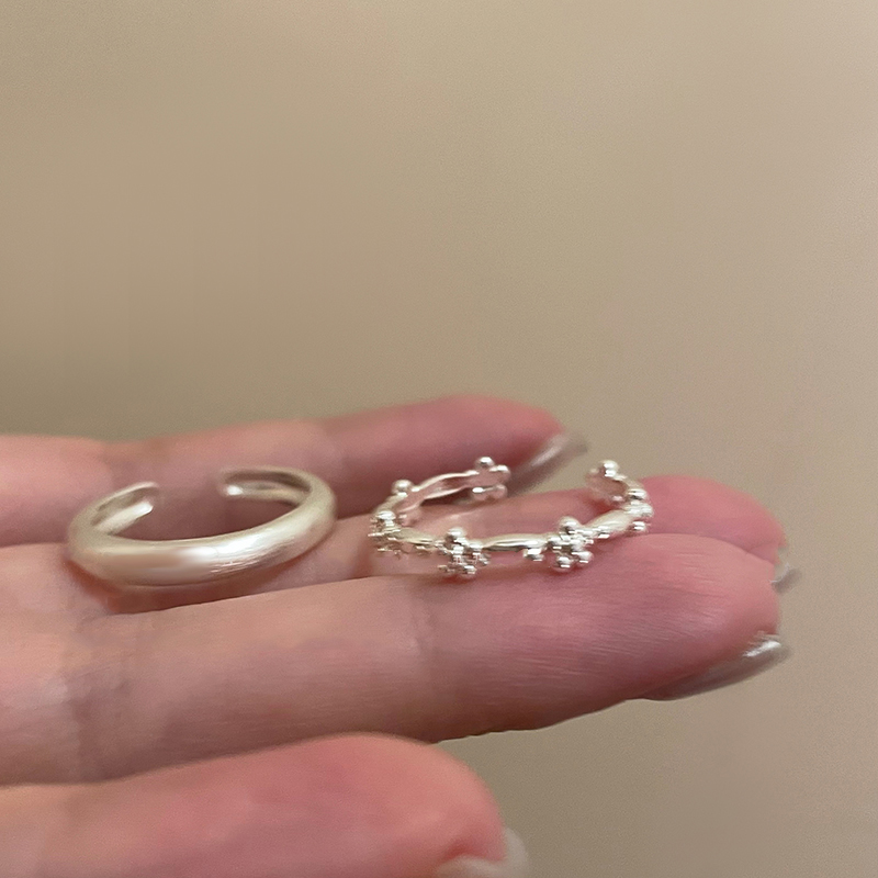 Korean-Style Minimalist Fresh Flower Ring - Versatile Brushed Plain Band for Women - 2025 Niche Design Index Finger Ring Korean-Style Minimalist Fresh Flower Ring - Versatile Brushed Plain Band for Women - 2025 Niche Design Index Finger Ring