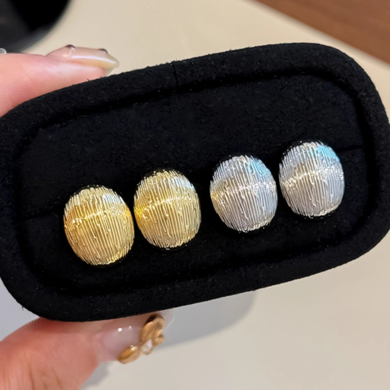 Korean-Style Minimalist Metallic Texture High-End Earrings for Women - Trendy Short Earrings with Sophisticated Vibe Korean-Style Minimalist Metallic Texture High-End Earrings for Women - Trendy Short Earrings with Sophisticated Vibe