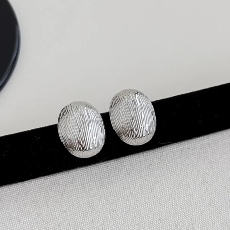 Korean-Style Minimalist Metallic Texture High-End Earrings for Women - Trendy Short Earrings with Sophisticated Vibe Korean-Style Minimalist Metallic Texture High-End Earrings for Women - Trendy Short Earrings with Sophisticated Vibe