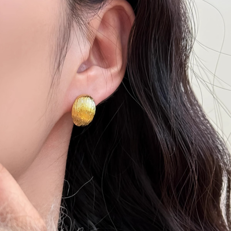 Korean-Style Minimalist Metallic Texture High-End Earrings for Women - Trendy Short Earrings with Sophisticated Vibe Korean-Style Minimalist Metallic Texture High-End Earrings for Women - Trendy Short Earrings with Sophisticated Vibe