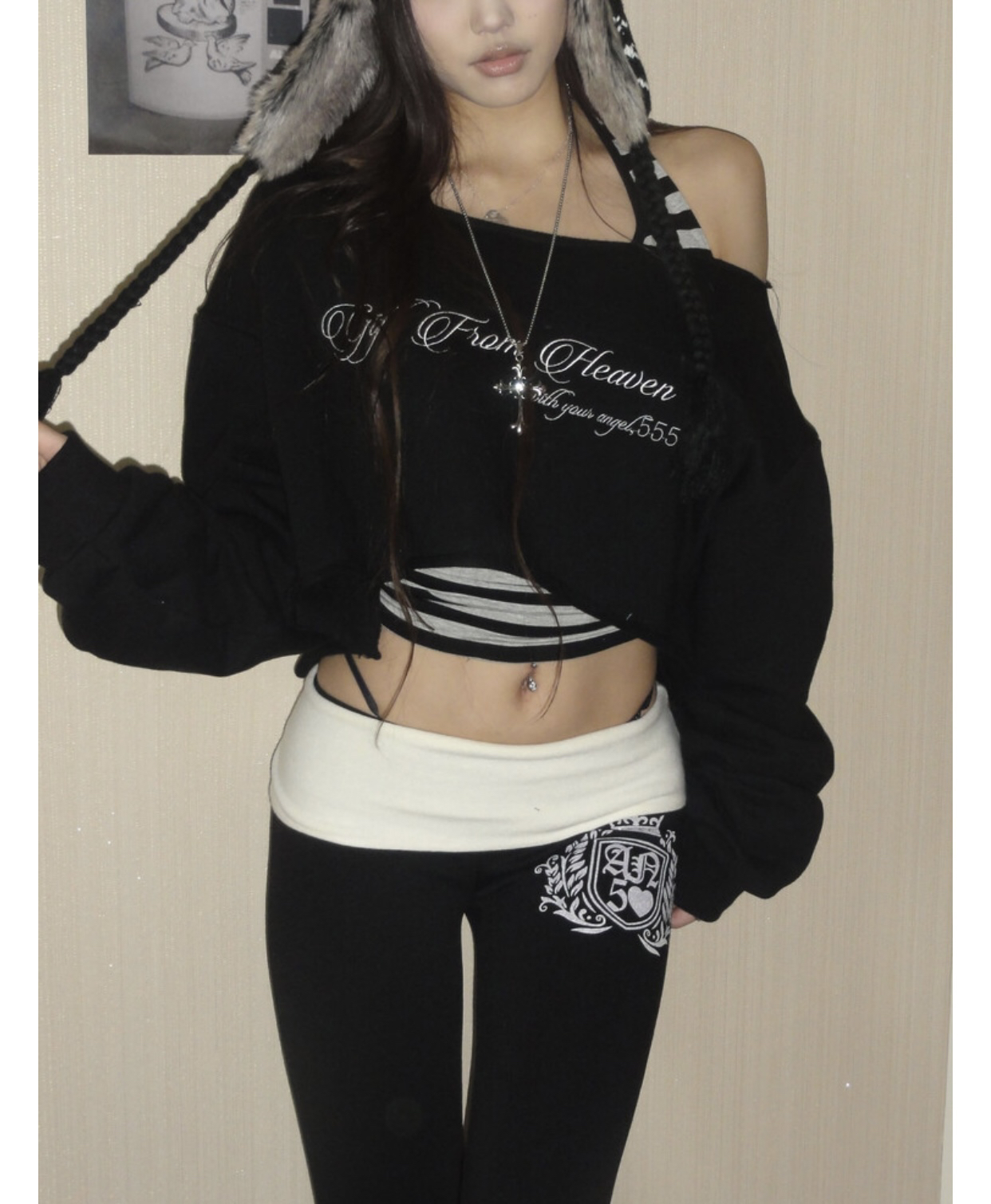 Korean Style Off-Shoulder Embroidered Sweatshirt with Slight Flare Tight Pants - 2025 Autumn/Winter Hot Girl Fashion Set Korean Style Off-Shoulder Embroidered Sweatshirt with Slight Flare Tight Pants - 2025 Autumn/Winter Hot Girl Fashion Set