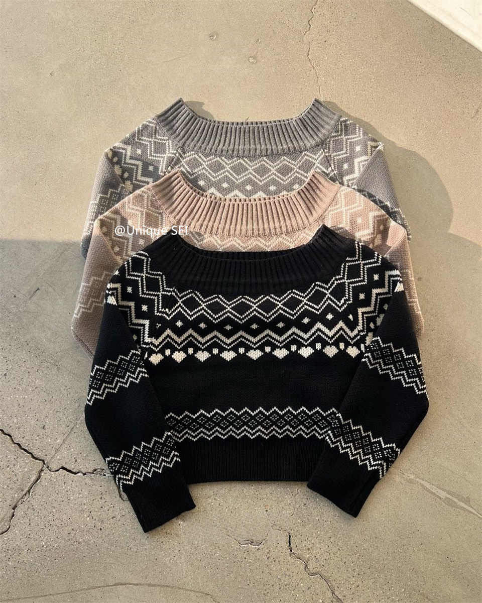 Korean-Style Off-Shoulder Jacquard Knitted Sweater with Scarf - Unique Winter Fashionable Layering Piece