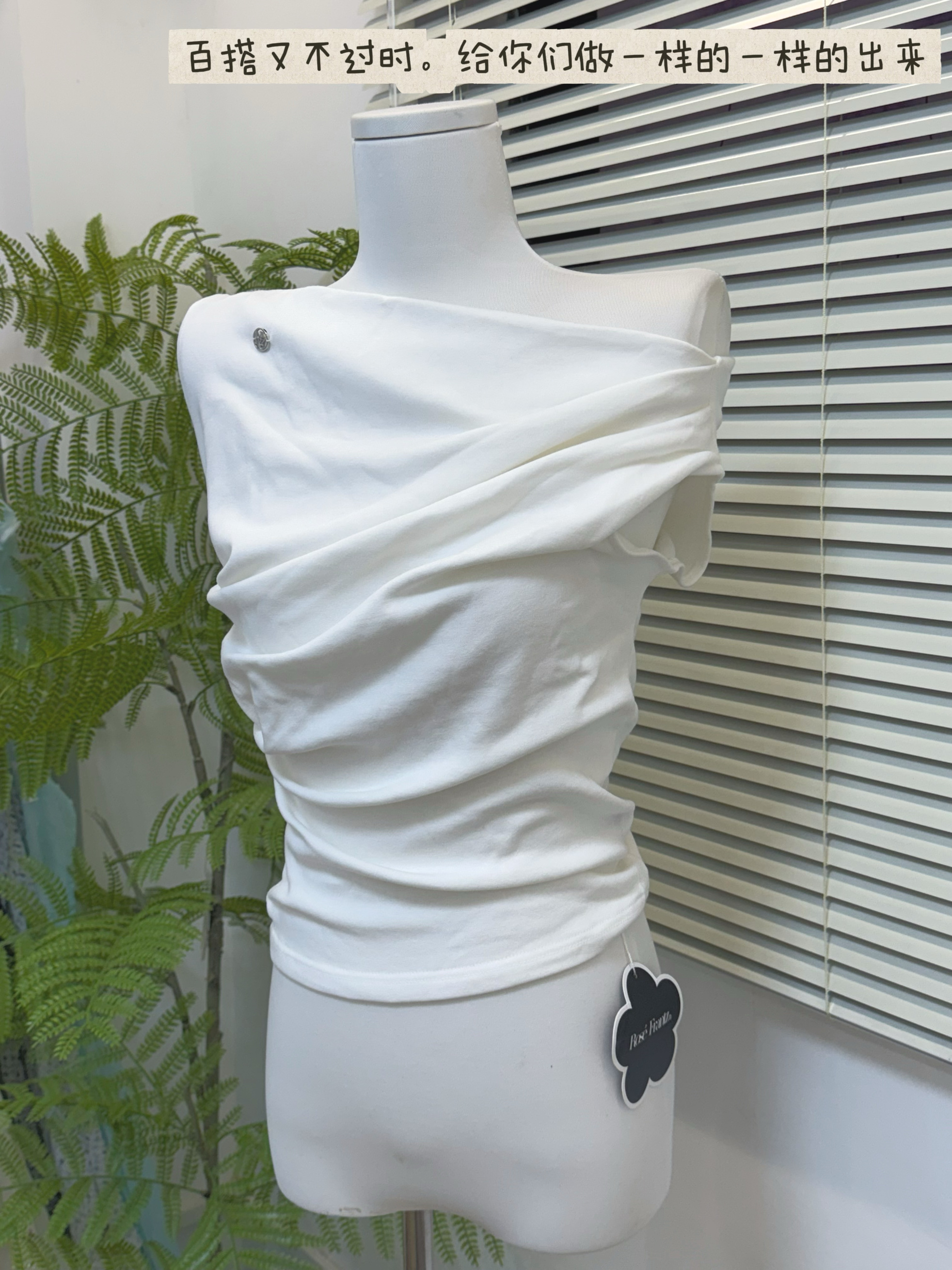 Korean Style Off-Shoulder Short Sleeve T-Shirt – Trendy Ella Gross Inspired Design for a Chic Look Korean Style Off-Shoulder Short Sleeve T-Shirt – Trendy Ella Gross Inspired Design for a Chic Look