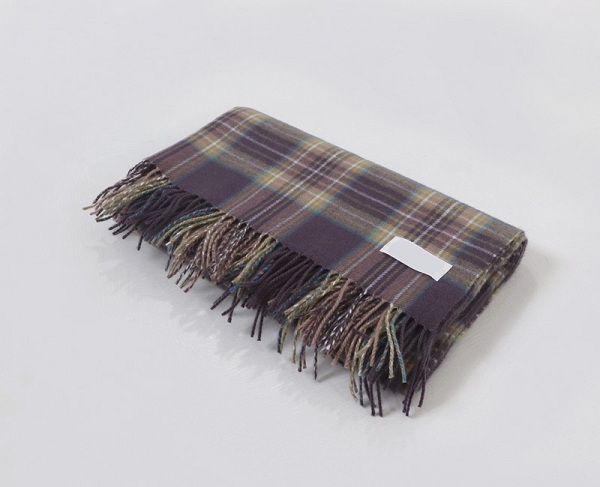 Korean Style Plaid Scarf in Soft Candy Wool Blend with Strawberry Design - Cozy Fashion Accessory for Fall and Winter Korean Style Plaid Scarf in Soft Candy Wool Blend with Strawberry Design - Cozy Fashion Accessory for Fall and Winter