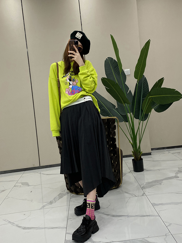 Korean Style Pleated Striped Asymmetrical Midi Skirt for Women - European Spring Summer Fashion Casual Design Korean Style Pleated Striped Asymmetrical Midi Skirt for Women - European Spring Summer Fashion Casual Design
