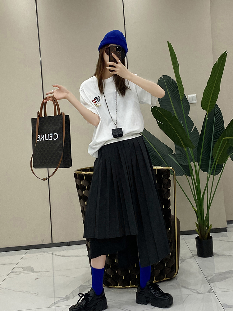 Korean Style Pleated Striped Asymmetrical Midi Skirt for Women - European Spring Summer Fashion Casual Design Korean Style Pleated Striped Asymmetrical Midi Skirt for Women - European Spring Summer Fashion Casual Design