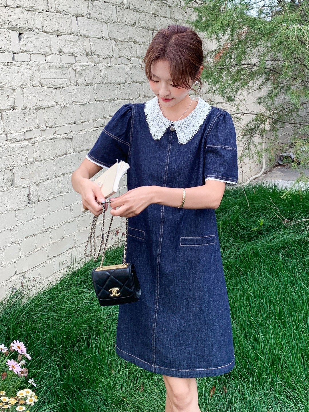 Korean-Style Retro Lace Color-Blocking Denim Dress for Women - Playful Summer Short Skirt in Petite Sizes Korean-Style Retro Lace Color-Blocking Denim Dress for Women - Playful Summer Short Skirt in Petite Sizes