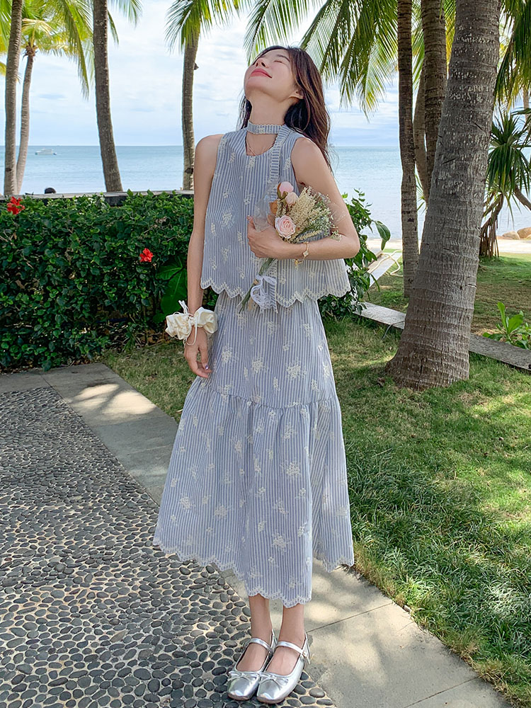 Korean Style Ribbon Embroidery Vest and Skirt Set for Women – Trendy Two-Piece Summer Outfit 2025 Korean Style Ribbon Embroidery Vest and Skirt Set for Women – Trendy Two-Piece Summer Outfit 2025