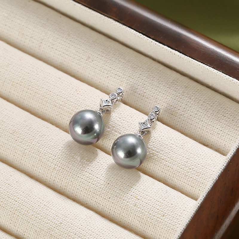 Korean-Style Silver-Gray Pearl Earrings, Minimalist S925 Silver Studs with Star-Shaped Micro-Inlaid Diamonds for Women