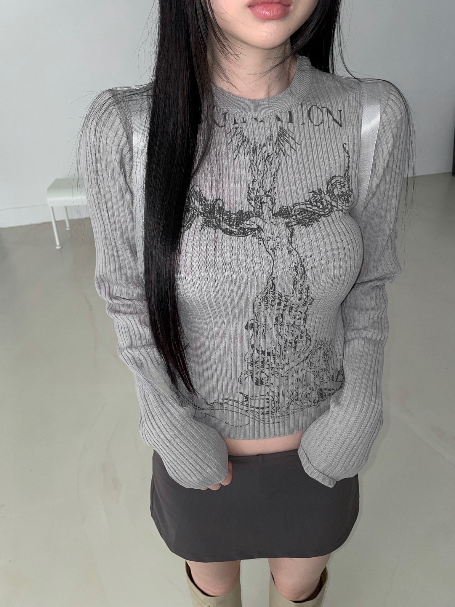 Korean Style Slim Fit Printed Knit Long Sleeve T-Shirt with Unique Street Pattern and Round Neck